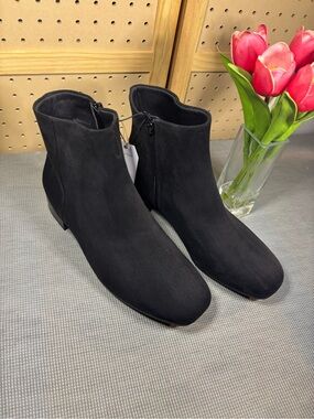 Time and Tru Womens Black Faux Suede Ankle Boots Size 10W Side Zip Low Heel NWT